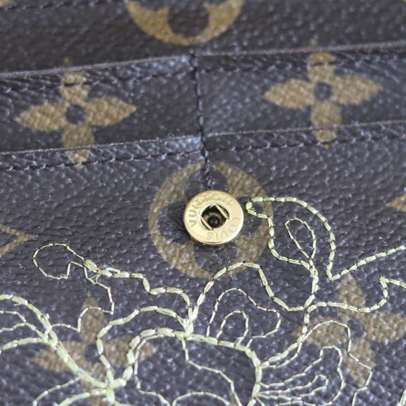 Rare Authentic Vintage Louis Vuitton Lace Embroidered Wallet - Picture 9 of 15